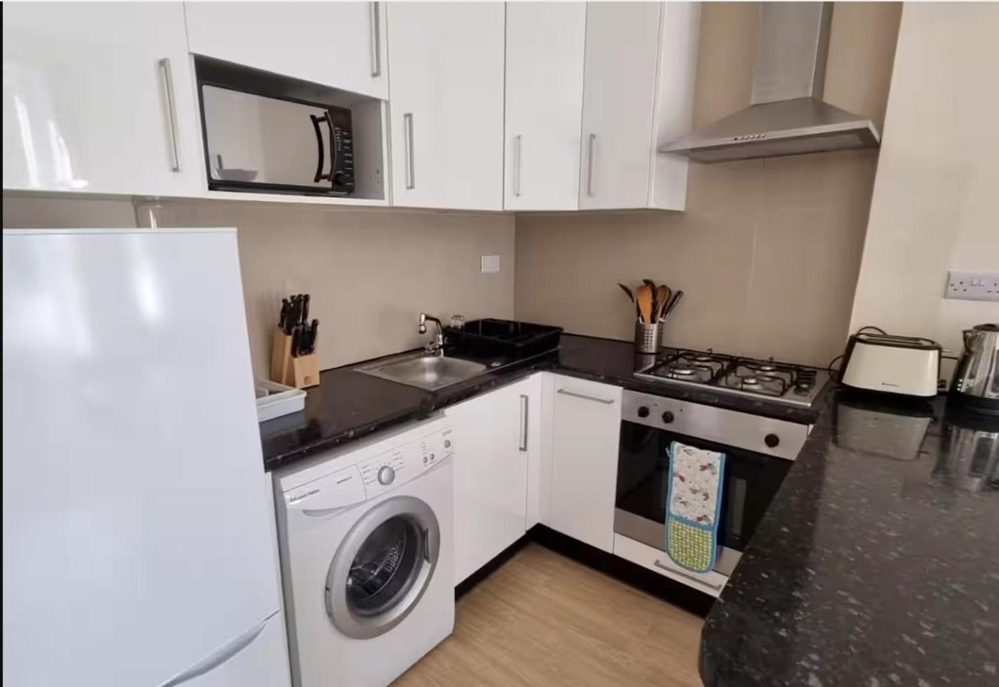 The Hyde Park Atelier - Bright & Spacious 2br